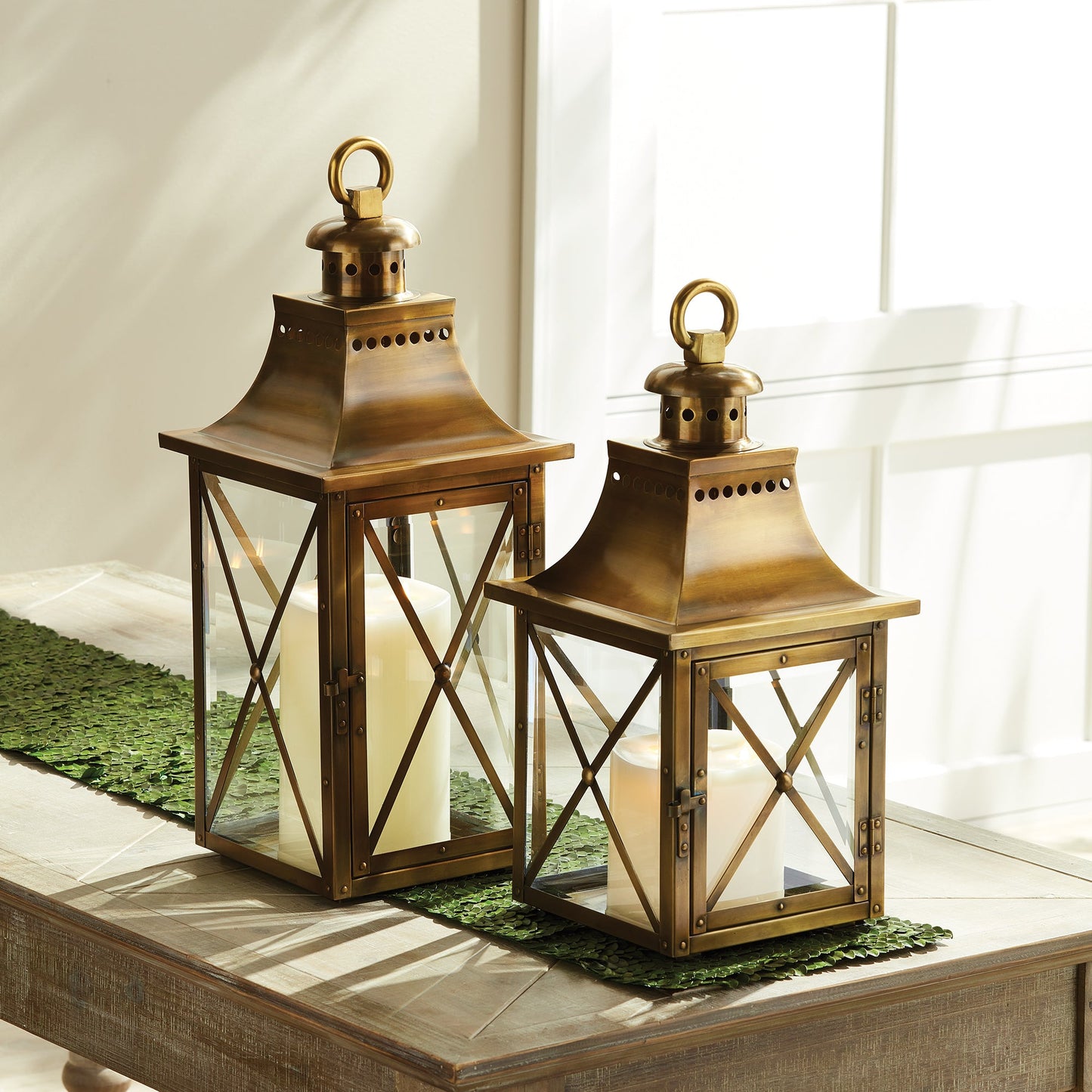 Homes Lantern, Medium