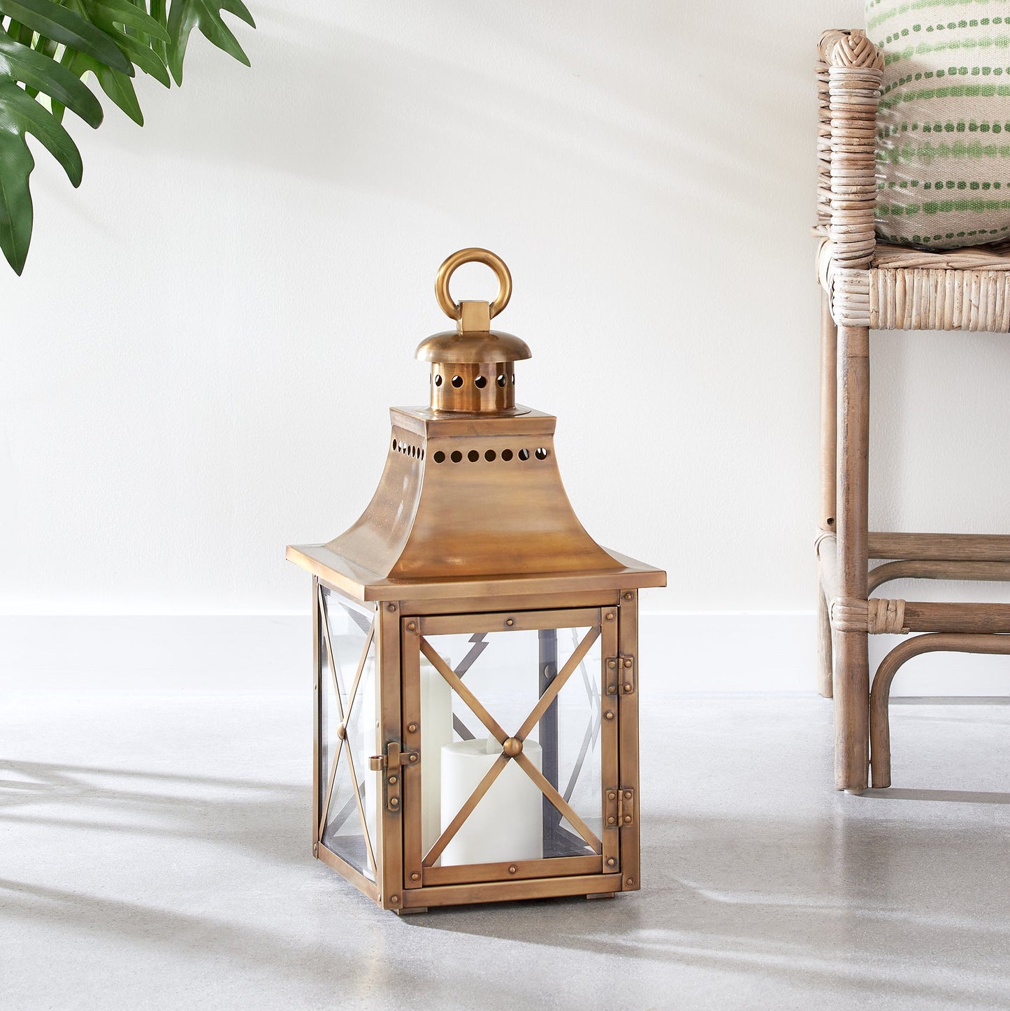 Homes Lantern, Medium