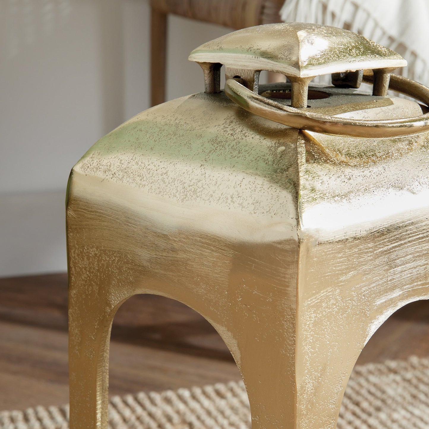 Isabella Lantern, Small