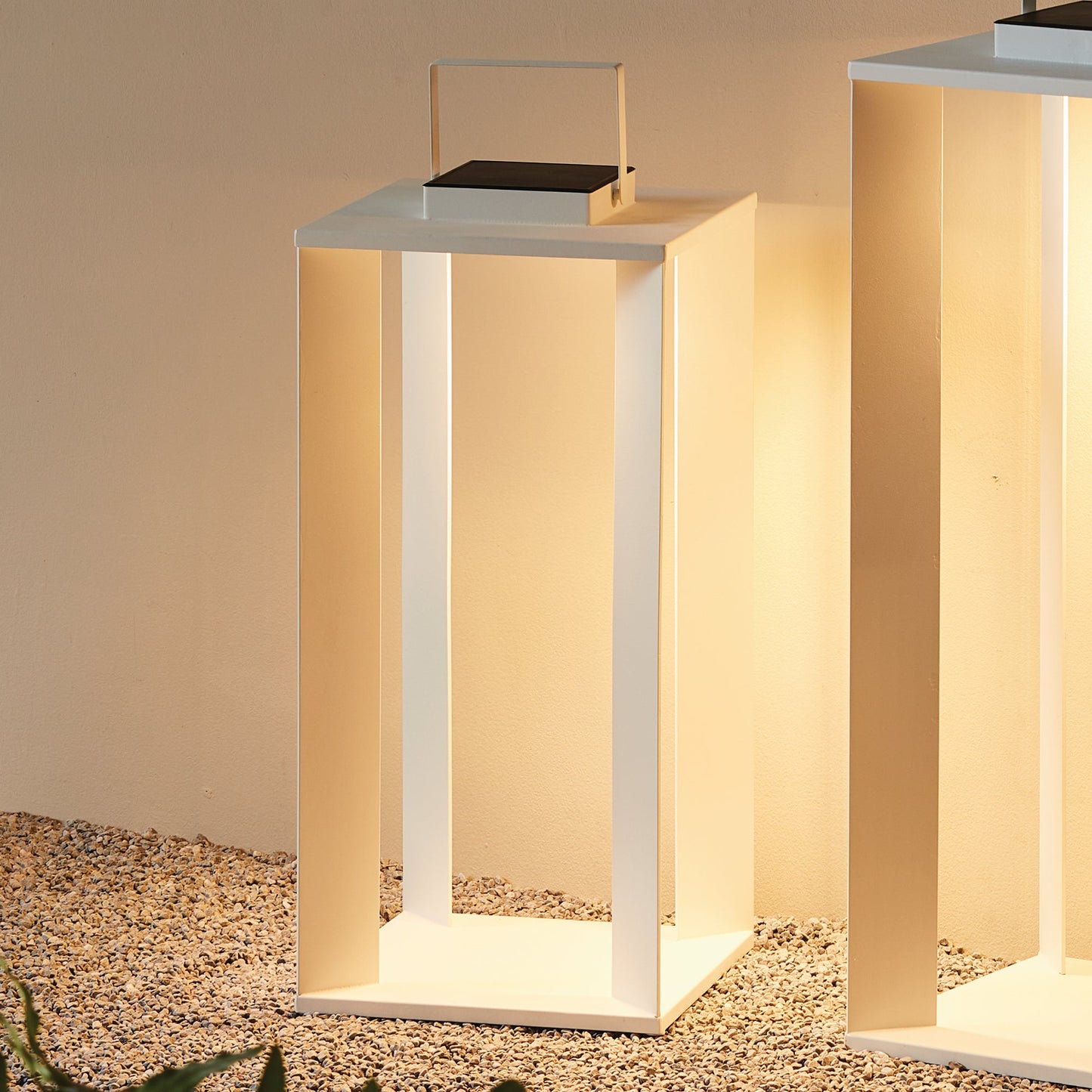 Hanley Solar LED Lantern 24"- White