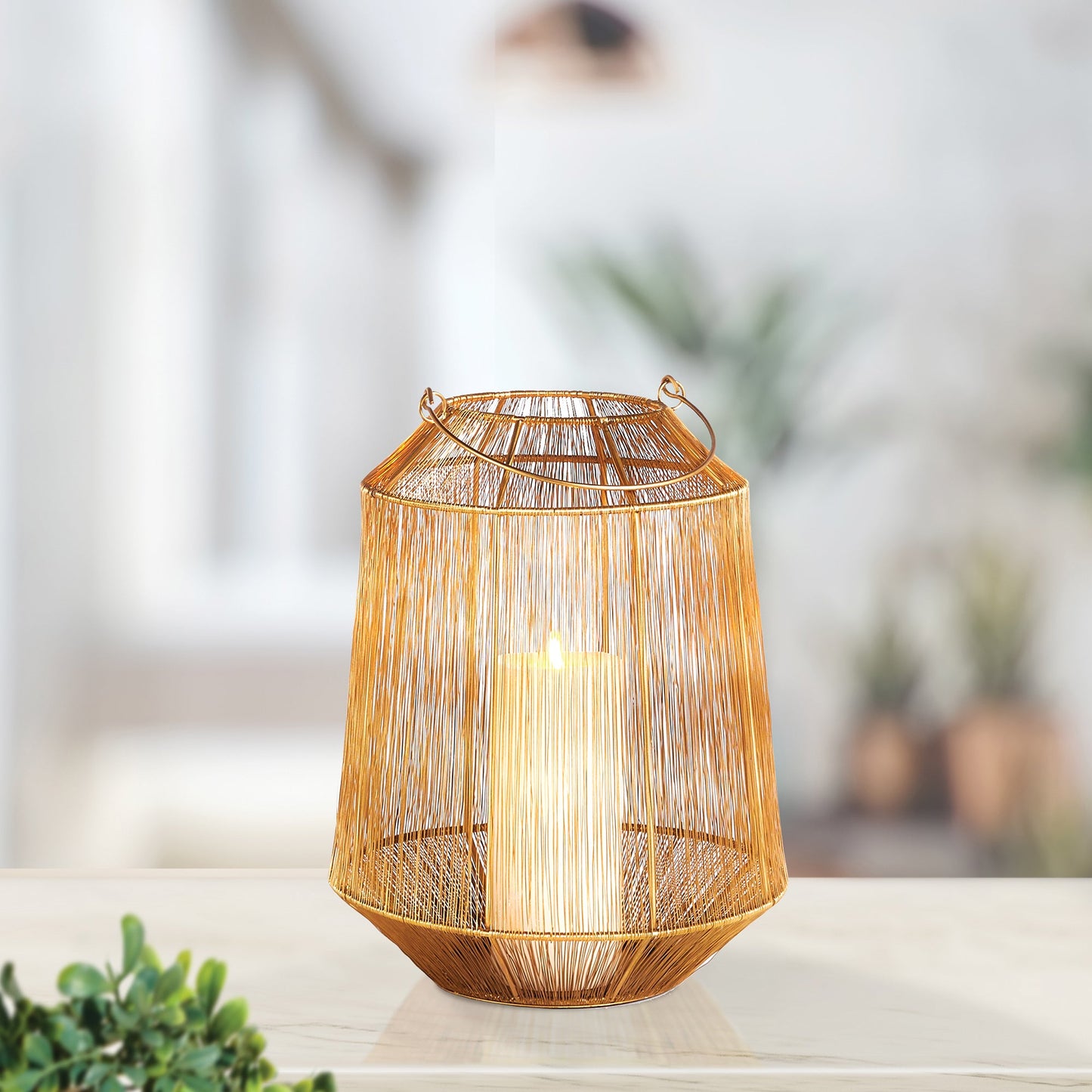 Elwin Lantern, Small