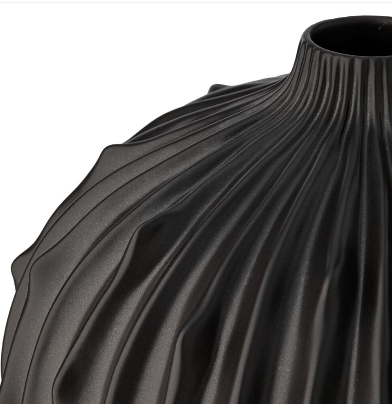 Nebula Vase-Ridged-Black