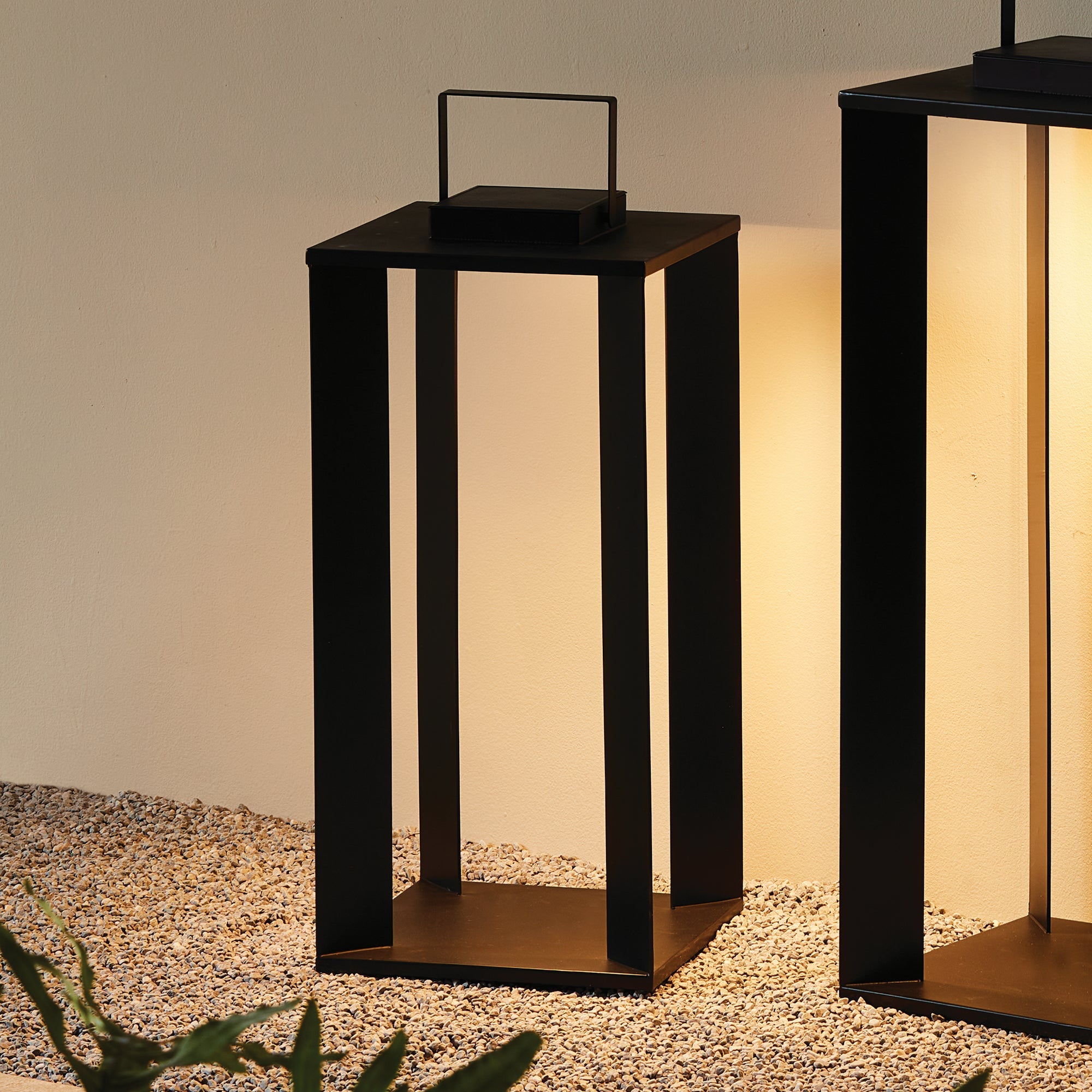 Hanley Solar LED Lantern 24"