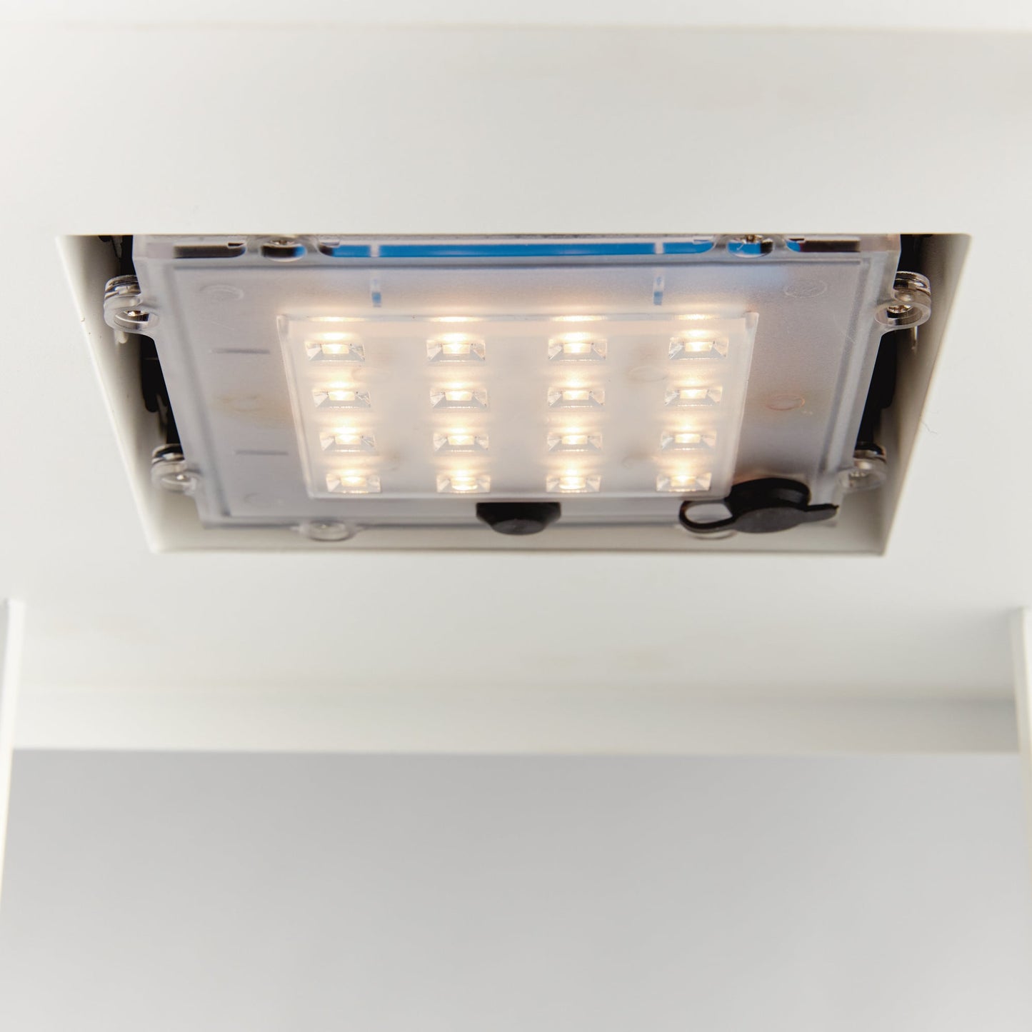 Hanley Solar LED Lantern 24"- White