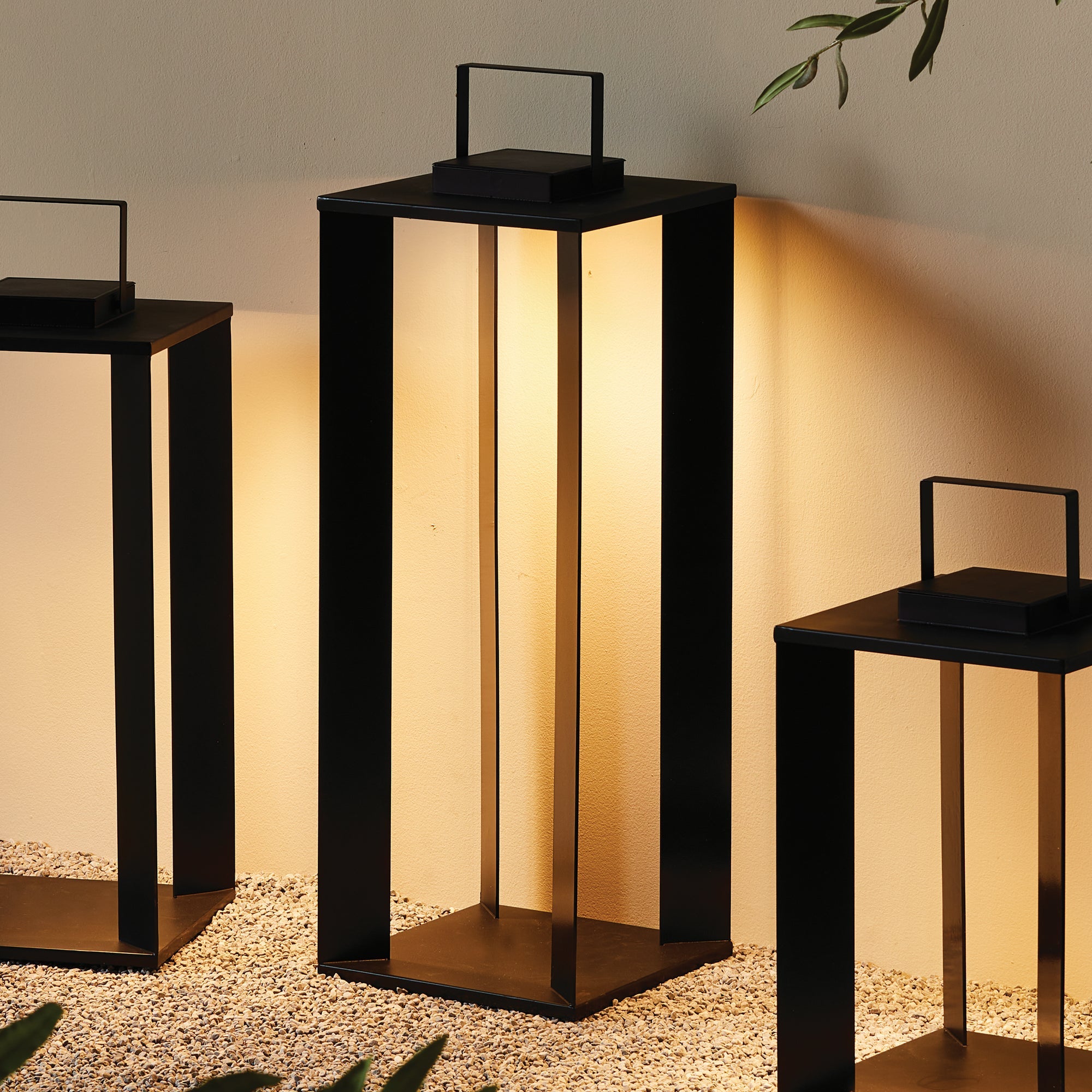 Hanley Solar LED Lantern 30"