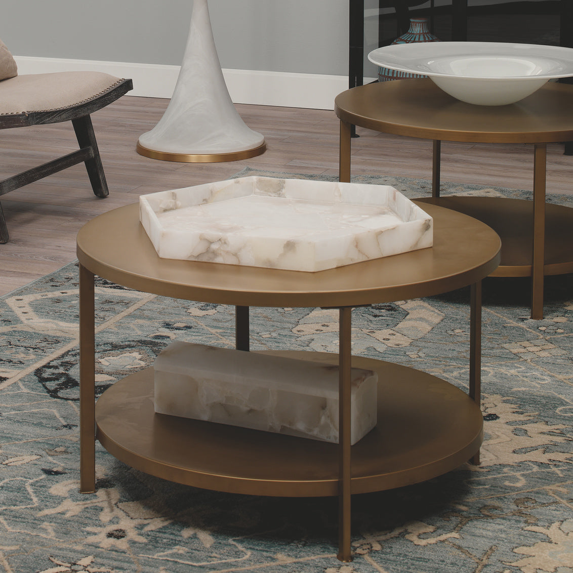 Antonia Tray, Large